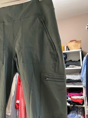 Athleta Olive Green Cargo Cropped Leggings